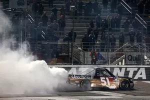 Race Winner Kyle Busch, Kyle Busch Motorsports, Toyota Tundra Cessna