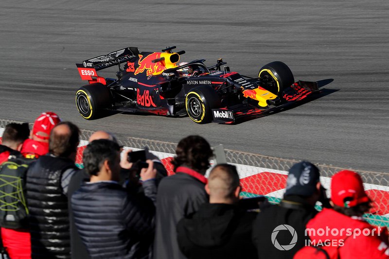 Max Verstappen, Red Bull Racing RB15, con dei tifosi