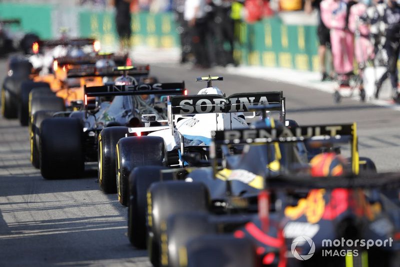 Los monoplazas en pit lane