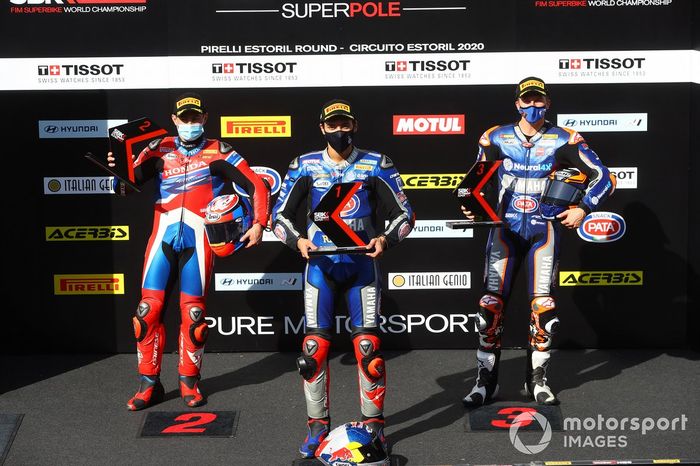 Los tres primeros en la clasificación: Leon Haslam, Team HRC, Toprak Razgatlioglu, Pata Yamaha, Garrett Gerloff, GRT Yamaha