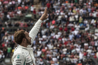 2018 F1 Dünya Şampiyonu Lewis Hamilton, Mercedes AMG F1, parc ferme