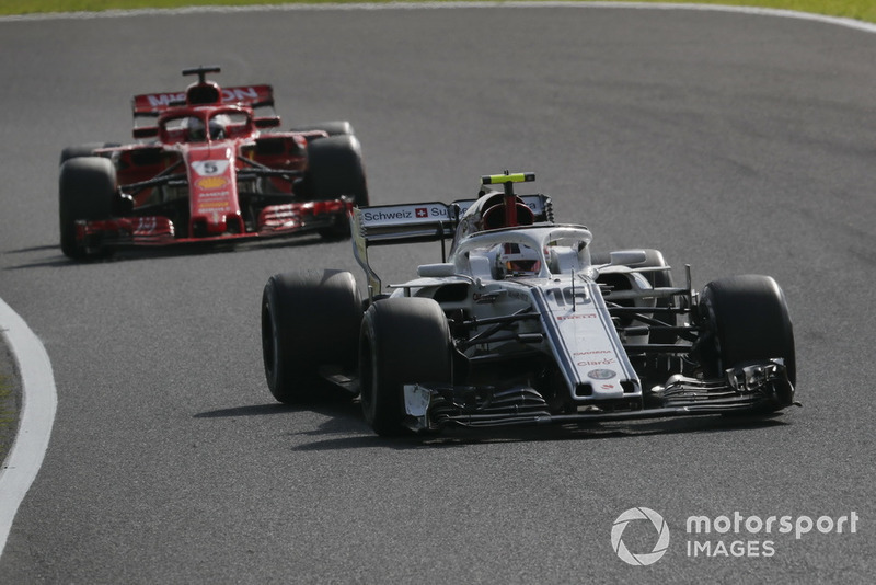 Charles Leclerc, Sauber C37 leads Sebastian Vettel, Ferrari SF71H
