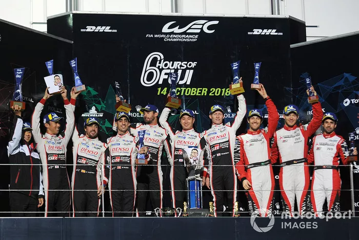 Podio: los ganadores Mike Conway, Kamui Kobayashi, Jose Maria Lopez, Toyota Gazoo Racing, segundos Sebastien Buemi, Kazuki Nakajima, Fernando Alonso, Toyota Gazoo Racing, terceros Andre Lotterer, Neel Jani, Bruno Senna, Rebellion Racing 