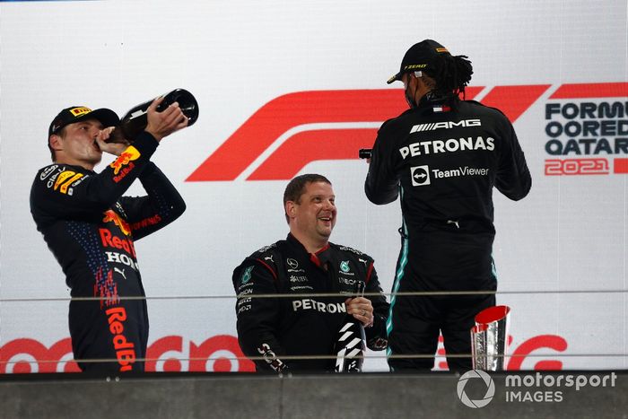 Podio: segundo lugar Max Verstappen, Red Bull Racing, ganador Lewis Hamilton, Mercedes