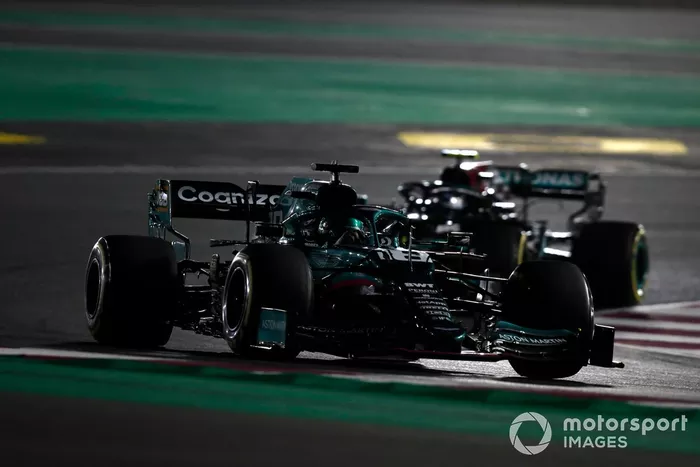 Lance Stroll, Aston Martin AMR21, Lewis Hamilton, Mercedes W12
