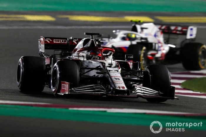 Kimi Raikkonen, Alfa Romeo Racing C41, Antonio Giovinazzi, Alfa Romeo Racing C41