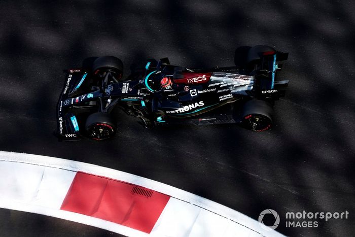 George Russell, Mercedes W10 adaptado (muleto) con los Pirelli de 18 pulgadas 