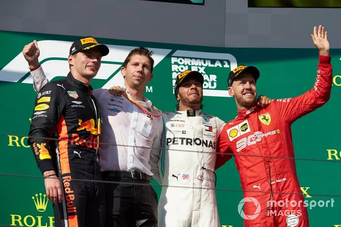Podio: segundo lugar Max Verstappen, Red Bull Racing, ganador de la carrera Lewis Hamilton, Mercedes AMG F1, y el tercer lugar Sebastian Vettel, Ferrari