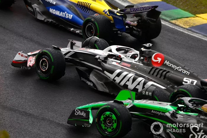 Oliver Bearman, Haas VF-24, battles with Valtteri Bottas, Stake F1 Team KICK Sauber C44 