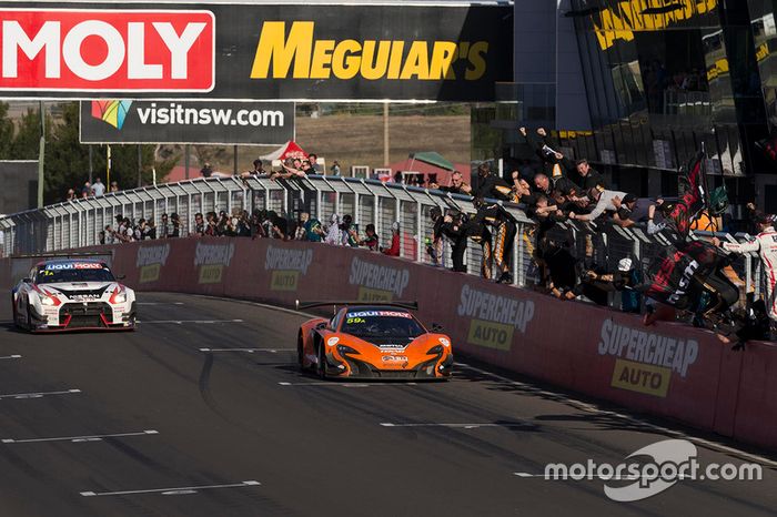 #59 Tekno Autosports McLaren 650S: Shane van Gisbergen, Alvaro Parente, Jonathon Webb se llevan las victoria