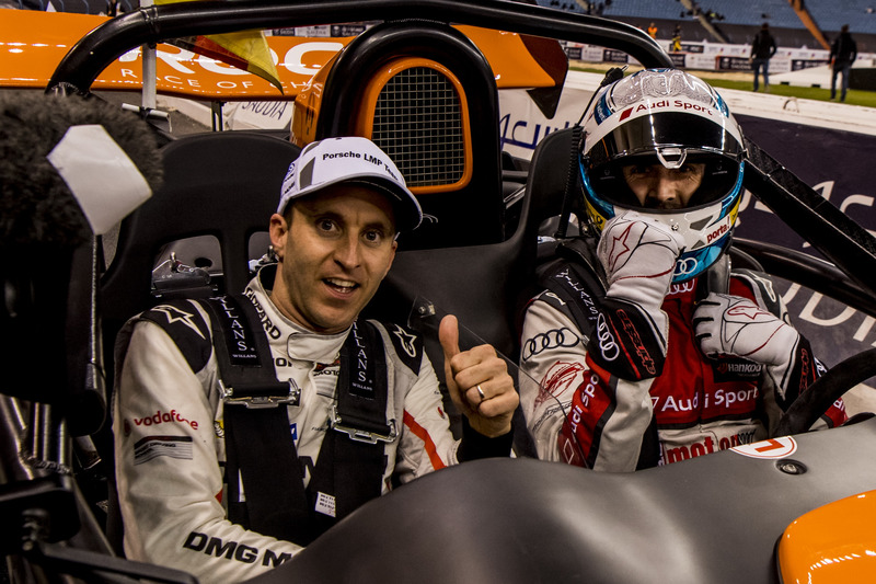 Timo Bernhard y René Rast de equipo Alemania celebran al ganar la Copa de Naciones ROC
