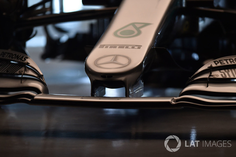 Mercedes AMG F1 W09 neus detail