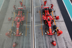 Sebastian Vettel, Ferrari SF70H hace una práctica de pitstop