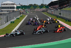 f1-hungarian-gp-2018-lewis-hamilton-mercedes-amg-f1-w09-leads-valtteri-bottas-mercedes-amg Hamilton não enfrenta dificuldades e vence na Hungria Esportes f1-hungarian-gp-2018-lewis-hamilton-mercedes-amg-f1-w09-leads-valtteri-bottas-mercedes-amg Hamilton não enfrenta dificuldades e vence na Hungria Esportes