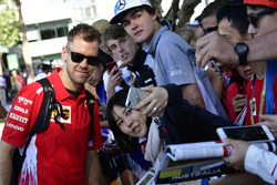 Sebastian Vettel, Ferrari fans seflie