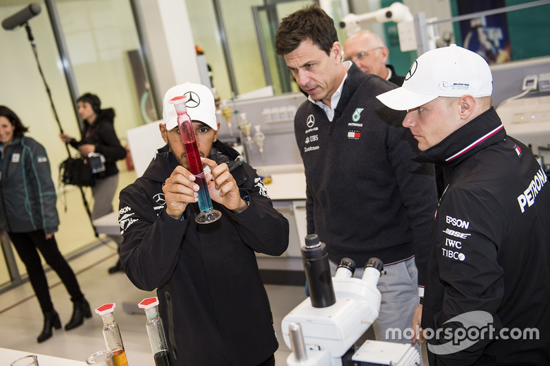 Lewis Hamilton, Mercedes-AMG F1, Valtteri Bottas, Mercedes-AMG F1, Toto Wolff, directeur de Mercedes AMG F1