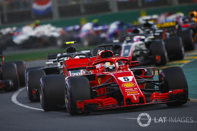 Sebastian Vettel, Ferrari SF71H, Kevin Magnussen, Haas F1 Team VF-18 Ferrari, Max Verstappen, Red Bu