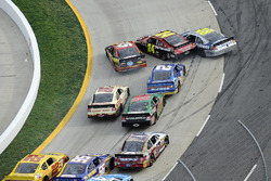 Crash: Clint Bowyer, Michael Waltrip Racing Toyota; Jeff Gordon, Hendrick Motorsports Chevrolet; Jimmie Johnson, Hendrick Motorsport Chevrolet