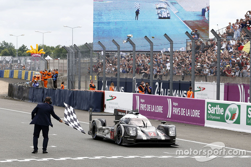 #2 Porsche Team Porsche 919 Hybrid: Romain Dumas, Neel Jani, Marc Lieb winnen