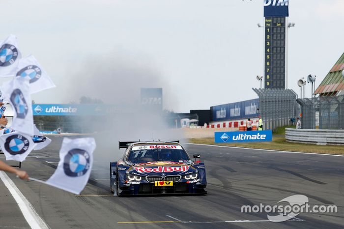 Marco Wittmann (foto) e Edoardo Mortara foram os vencedores da etapa de Nürburgring do DTM. Augusto Farfus teve fim de semana ruim, chegando em 22° no sábado e 21° no domingo.