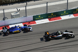 Sergio Perez, Sahara Force India F1 VJM09, vor Marcus Ericsson, Sauber C35