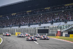 Старт: #7 Audi Sport Team Joest Audi R18: Андре Лоттерер, Марсель Фасслер лідирують