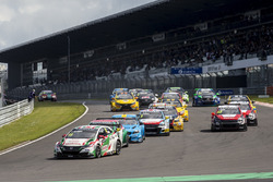 Start zu Rennen 1: Tiago Monteiro, Honda Racing Team JAS, Honda Civic WTCC, führt