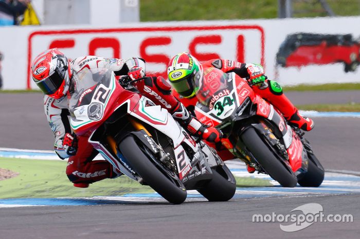 Leon Camier, MV Agusta Reparto Corse, y Davide Giugliano, Aruba.it Racing - Ducati Team