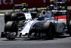 Valtteri Bottas, Williams FW38, devant Sergio Perez, Force India VJM09