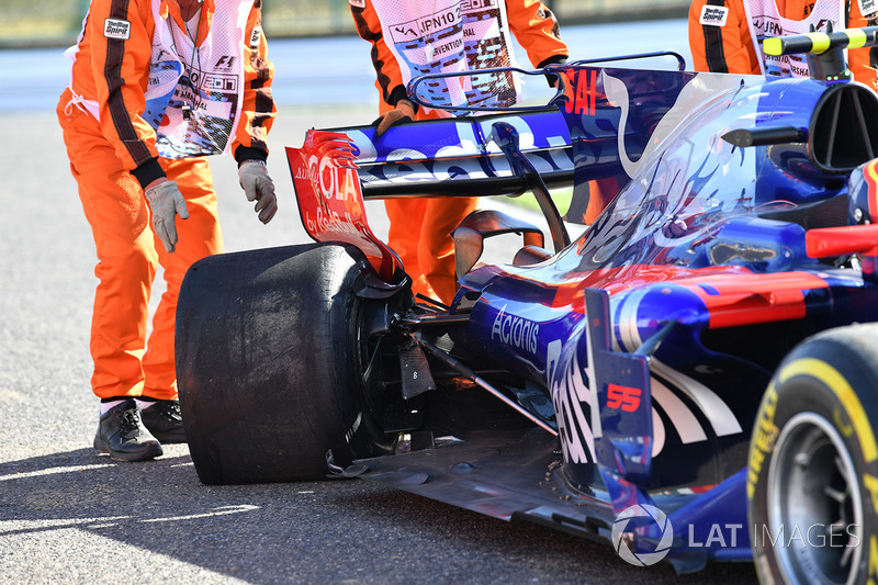 Carro de Carlos Sainz Jr. danificado, Scuderia Toro Rosso STR12