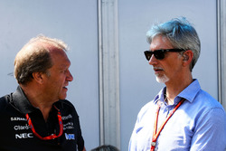 Robert Fernley, Sahara Force India F1 Team subdirector con Damon Hill, presentador de deportes de Sk