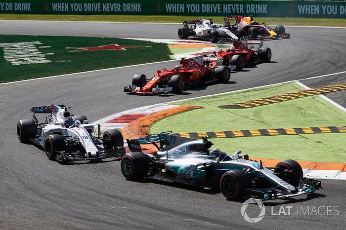 Valtteri Bottas, Mercedes AMG F1 W08, Lance Stroll, Williams FW40, Kimi Raikkonen, Ferrari SF70H, Se
