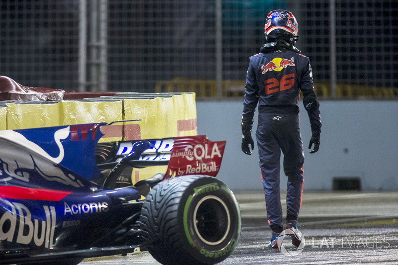 Daniil Kvyat, Scuderia Toro Rosso, nach Crash