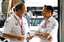Jonathan Neale, Director, McLaren, Yusuke Hasegawa, administración oficial de Honda