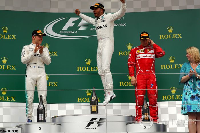 Podio: ganador de la carrera Lewis Hamilton, Mercedes AMG F1, segundo lugar Valtteri Bottas, Mercedes AMG F1, tercer lugar Kimi Raikkonen, Ferrari