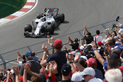 Lance Stroll, Williams FW40 et des fans