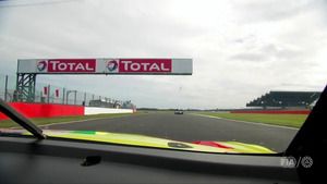 Una vuelta a bordo con el Aston Martin # 95 en Silverstone