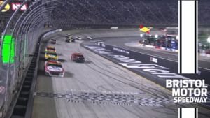 Larson se lleva la victoria en Bristol