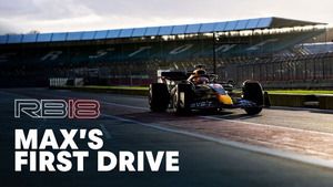Max Verstappen conduce por primera vez el RB18 de Red Bull Racing