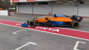 ¡El McLaren MCL35 sale a pista!