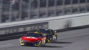 Los líderes chocan y Byron repite victoria en Daytona 500