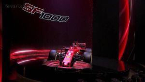 Charles Leclerc podczas prezentacji Ferrari SF1000