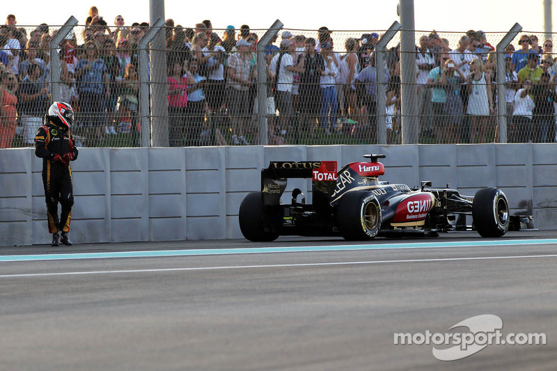 Kimi Raikkonen, Lotus F1 E21 retired from the race on the first lap