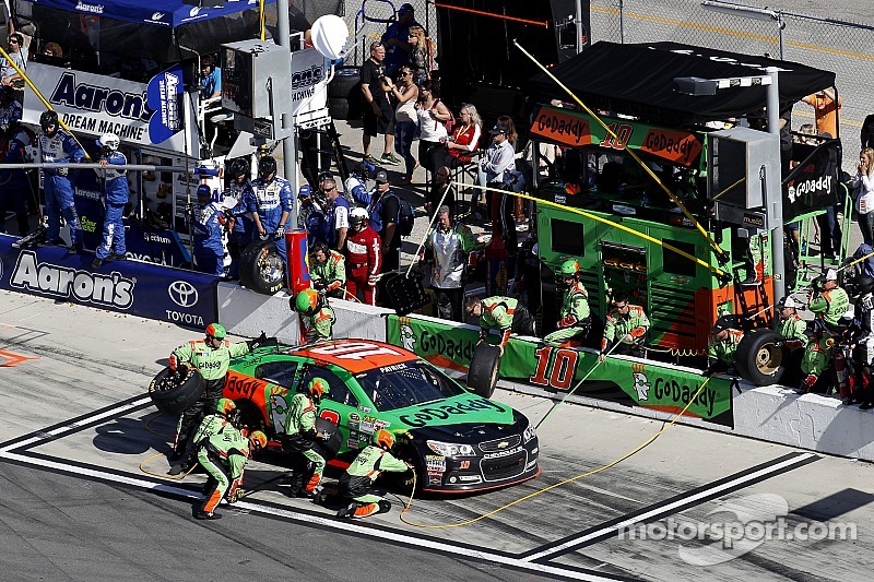 Castigan al equipo de Danica Patrick