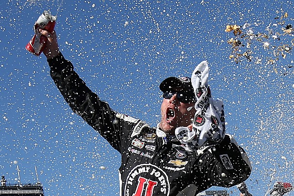 Harvick, a tres pasos de igualar la leyenda
