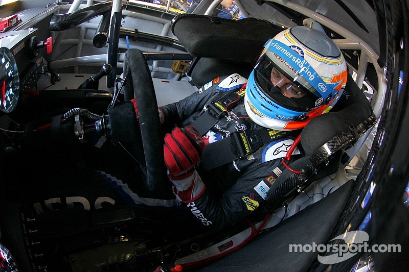 Kahne lidera el 1-2 de Hendrick en la práctica final