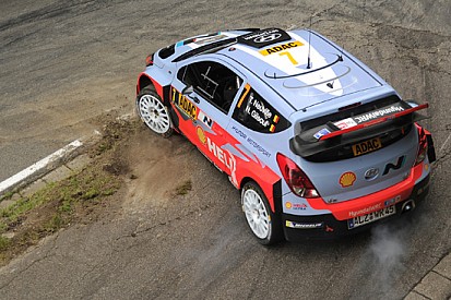 Germania, PS16: esce anche Meeke, in testa Neuville!