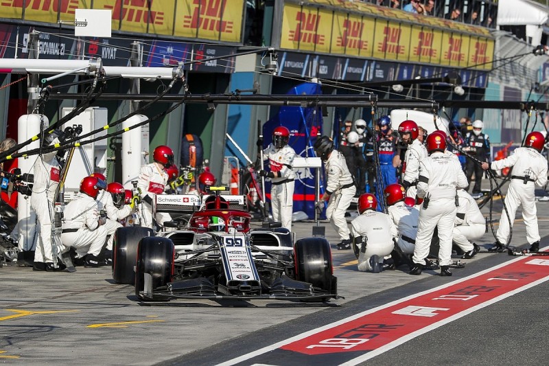 Alfa Romeo's Giovinazzi had damaged F1 car in Australian Grand Prix