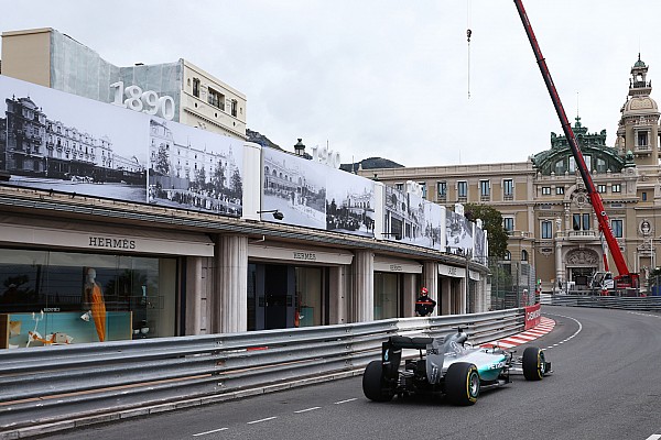 Hamilton lidera la primera práctica y Verstappen sorprende