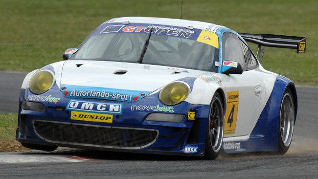 Barba e Ceccato portano la Porsche alla vittoria